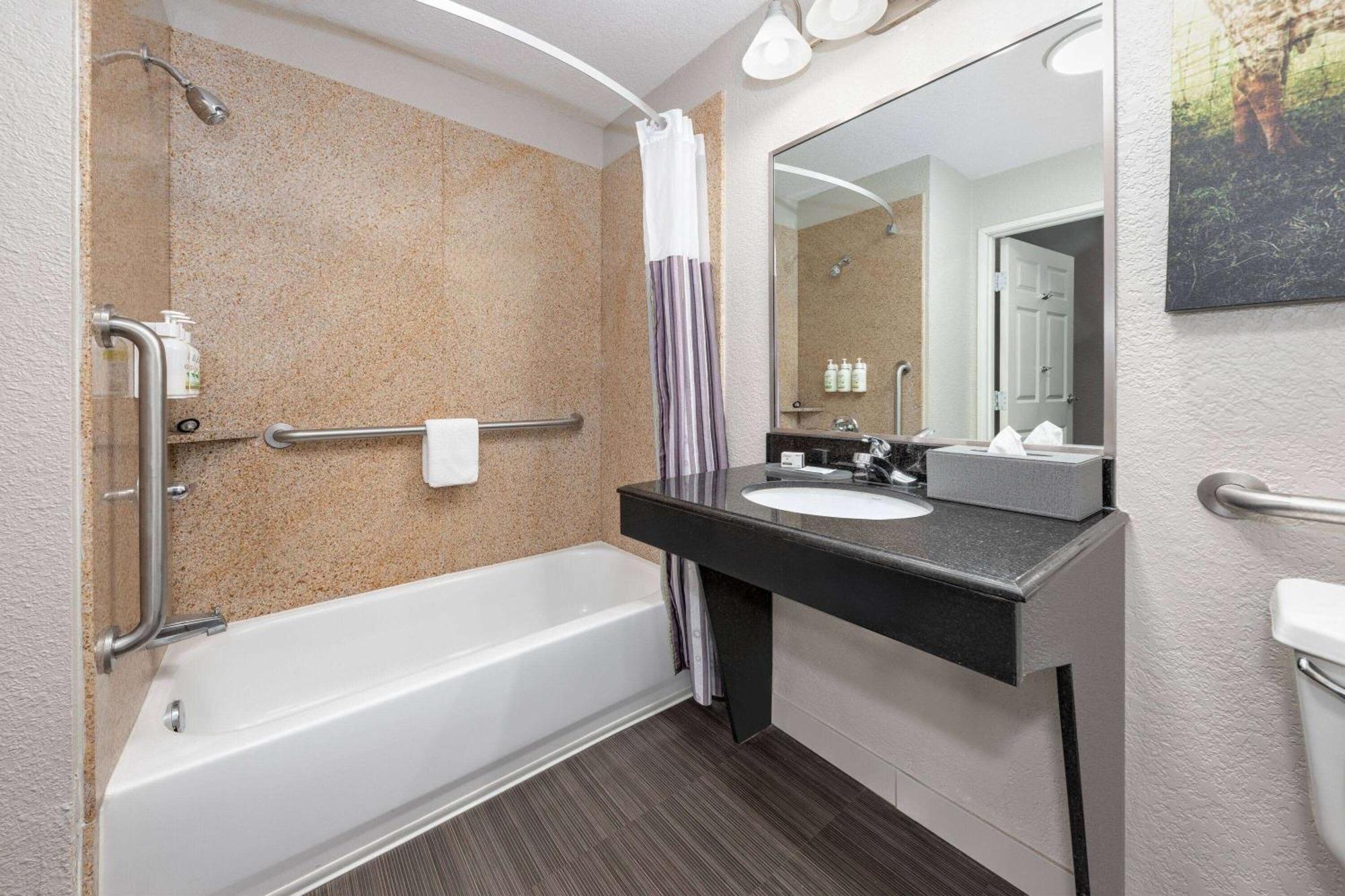 La Quinta By Wyndham Hotel